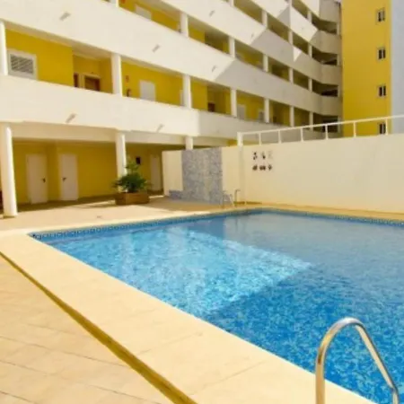 Town Centre Apartment *